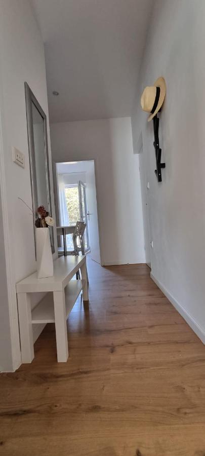 Matea Apartments Milna Milna  Bagian luar foto