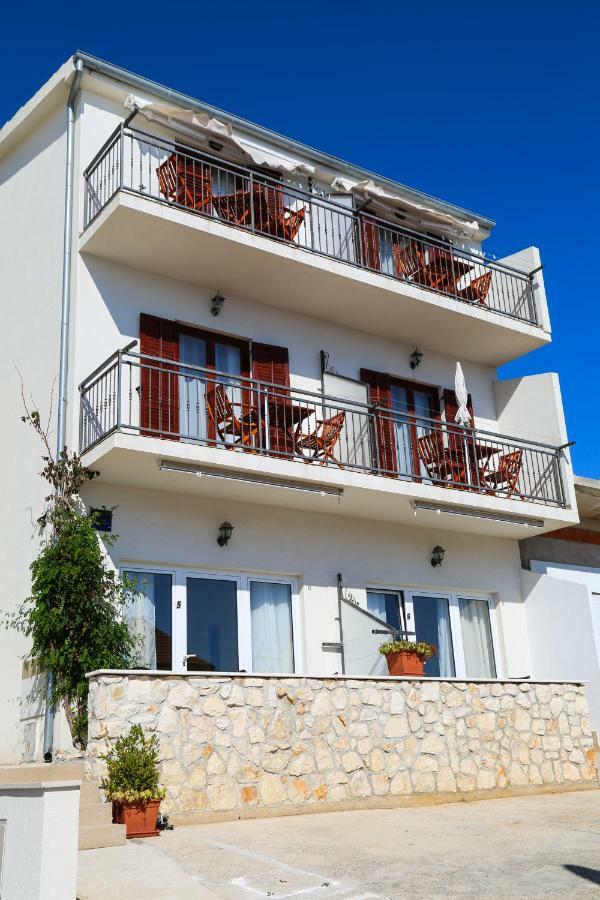 Matea Apartments Milna Milna  Bagian luar foto